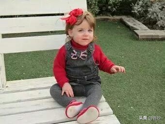 [3学生捡到2岁幼童]女儿现在快2岁了，老是喜欢捡地上的东西吃，怎么办呀？