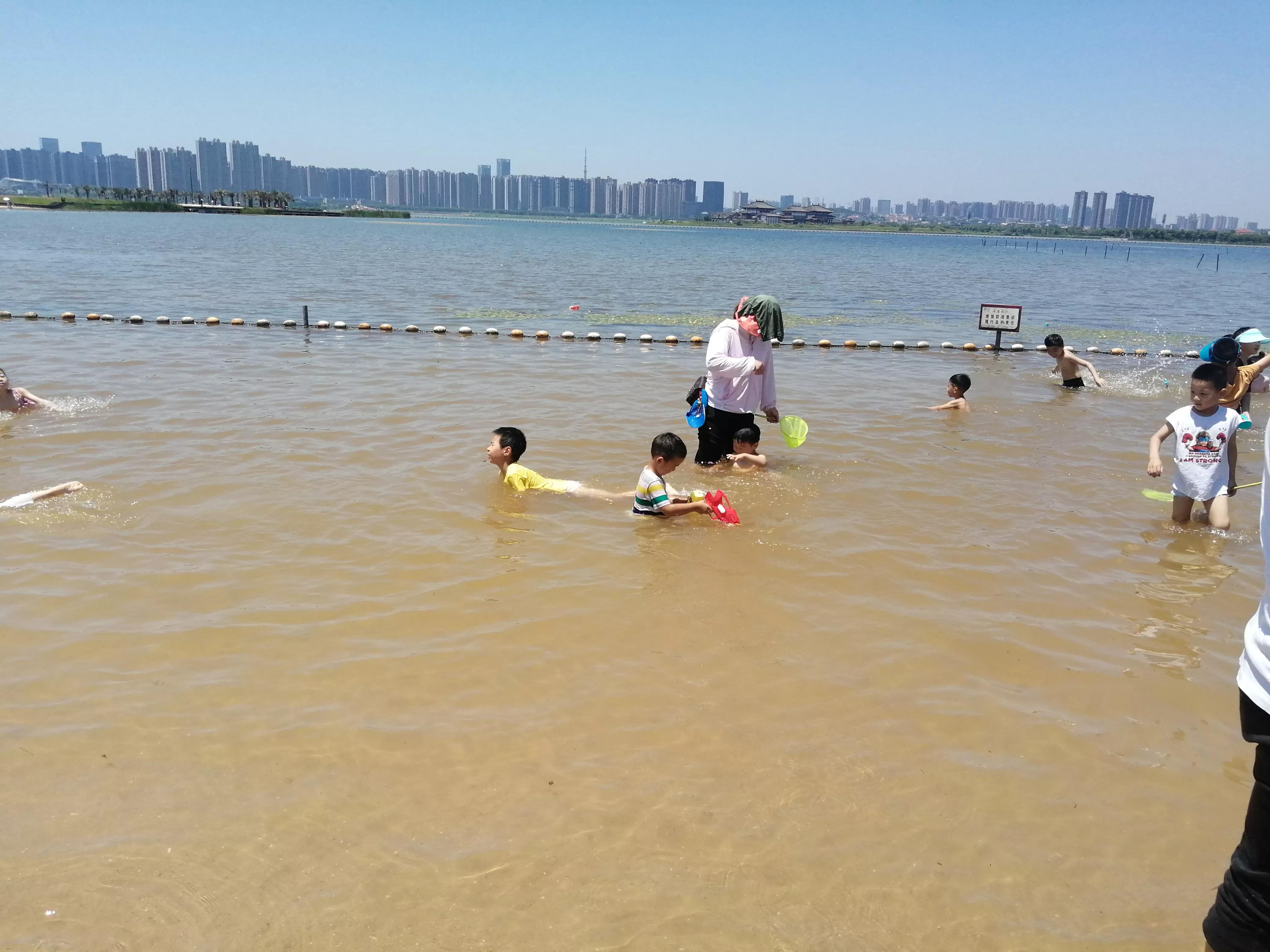 溺亡事故获救老师照（老师带学生出去旅游，学生溺水，是谁的错？该找谁来赔偿？）