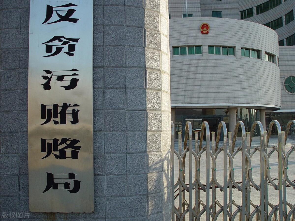 为什么有的外逃官员会主动回国投案？如果不回国投案自首，他们的下场会是怎样的？：百名红通人员投案
