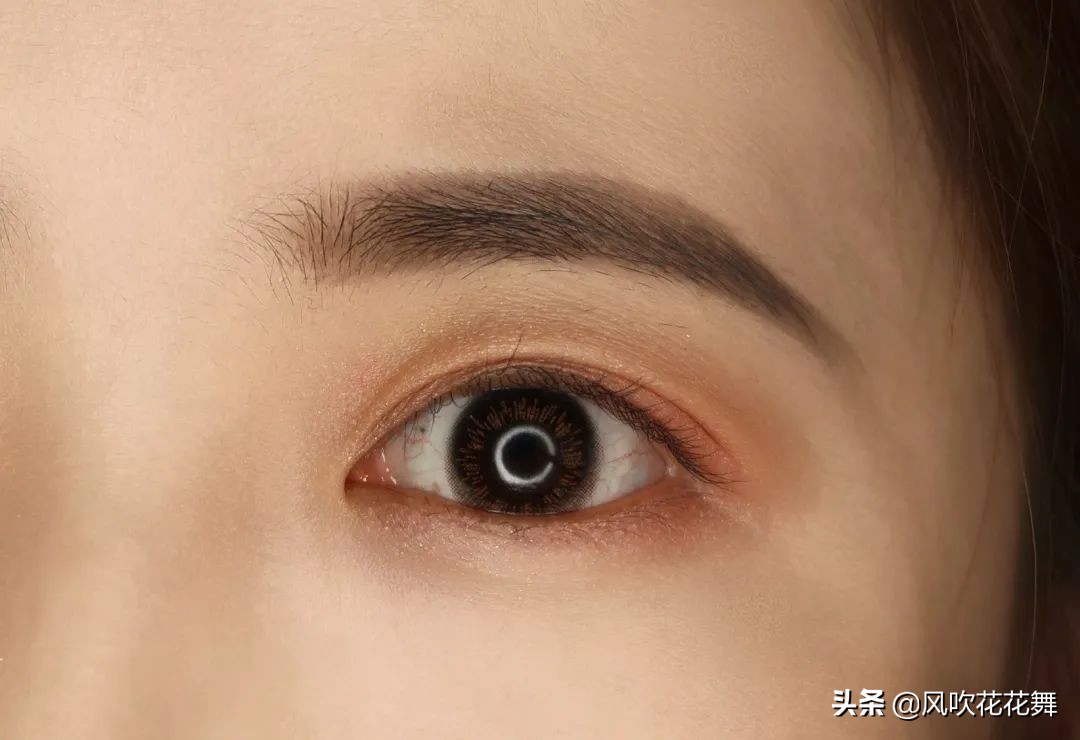 化妆后戴口罩技巧
