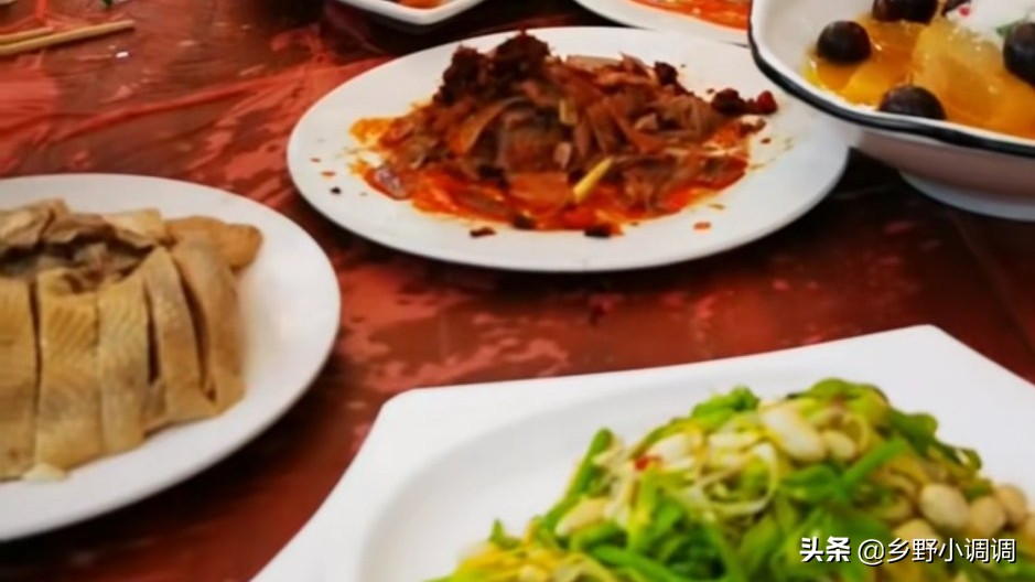 小县城婚庆酒店多少钱，小县城婚庆酒店多少钱一桌