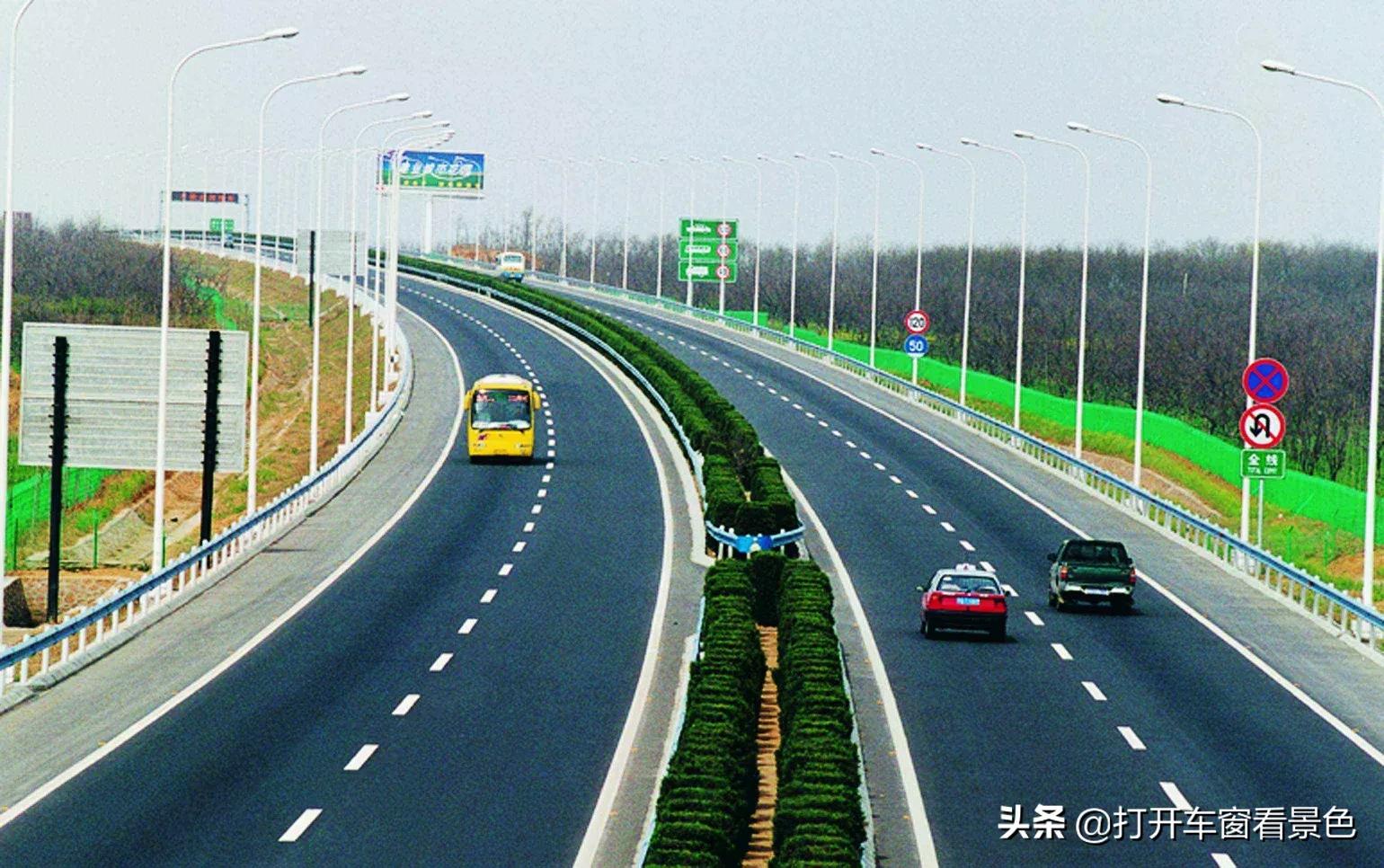 高速路突现行人（高速公路上正常行车撞伤行人需要负多少责任？）