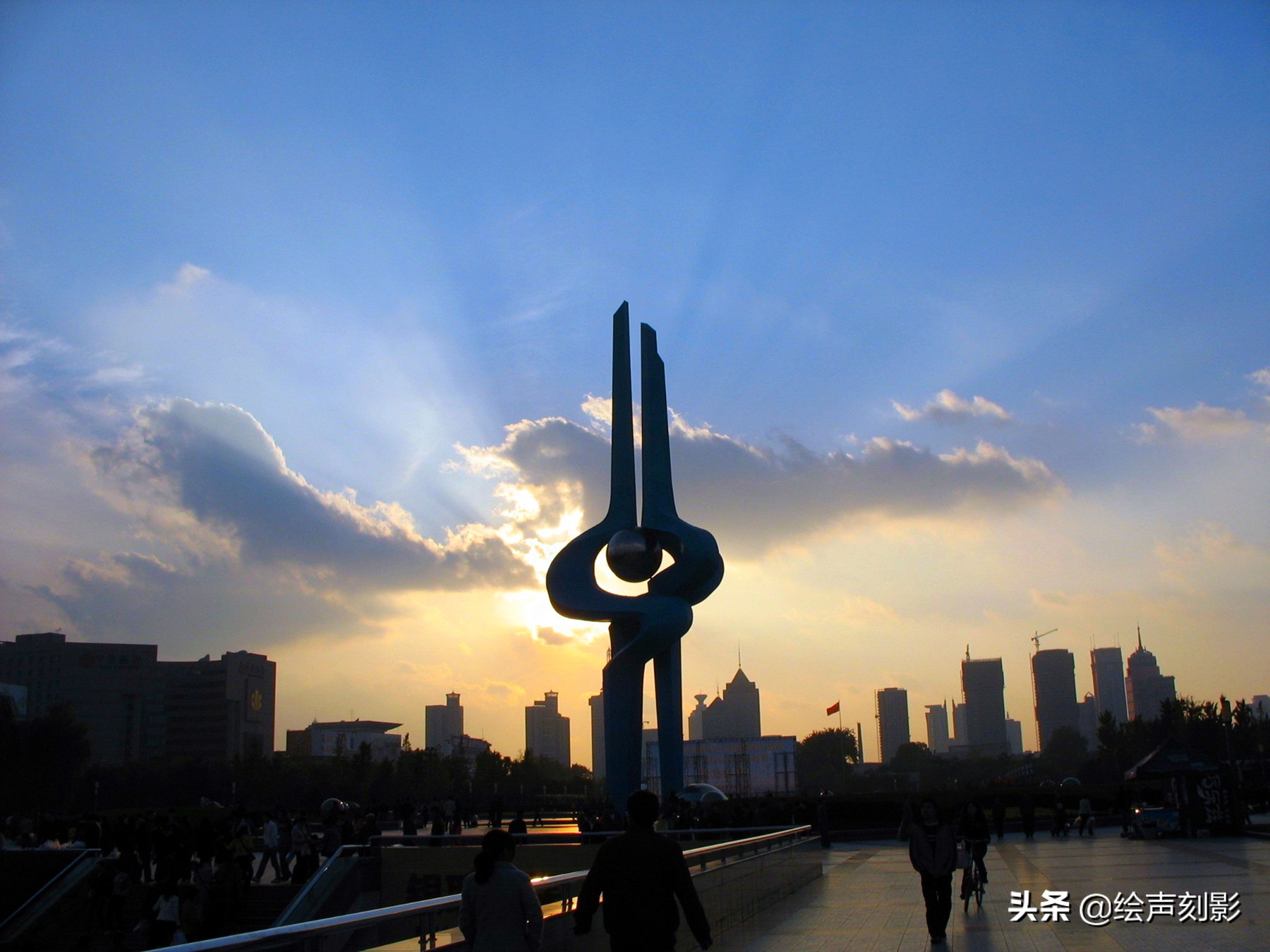 济南市中心有什么广场