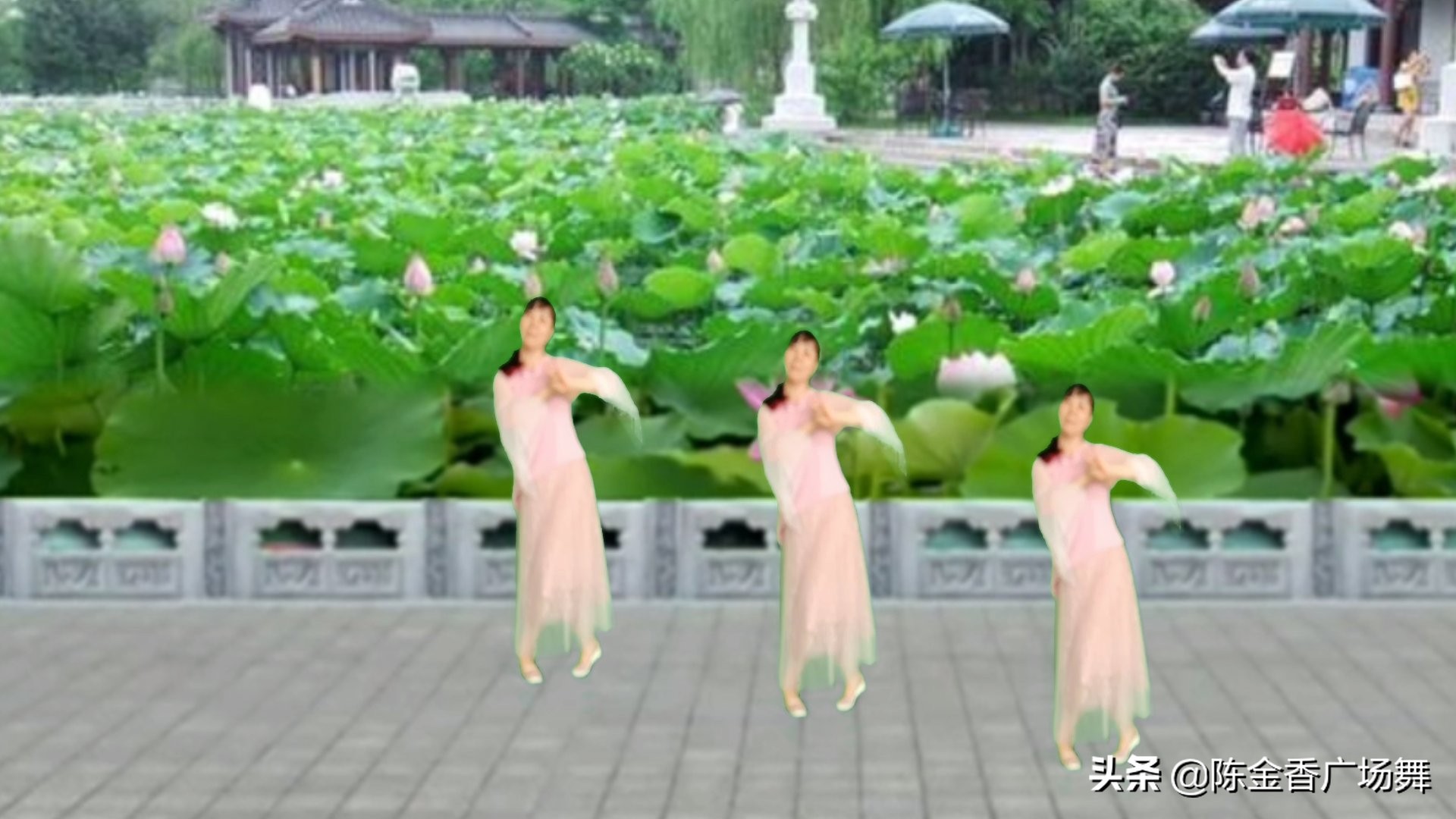 “安静得有点诡异!南宁大妈戴耳机跳广场舞:不扰民,没压力”,你怎么看? “安静得有点诡异!南宁大妈戴耳机跳广场舞:不扰民,没压力”,你怎么看?