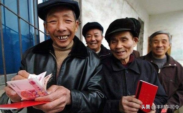 老爸快55岁了怎么买养老保险，父母快60了没有社保怎么办