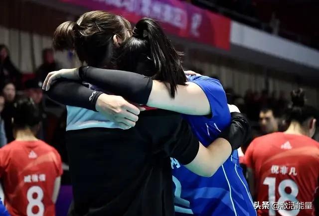 江苏女排2-3广东惨遭三连败,赛后荣膺得分王的张常宁痛哭不已,蔡斌该不该下课谢罪? 江苏女排2-3广东惨遭三连败,赛后荣膺得分王的张常宁痛哭不已,蔡斌该不该下课谢罪?