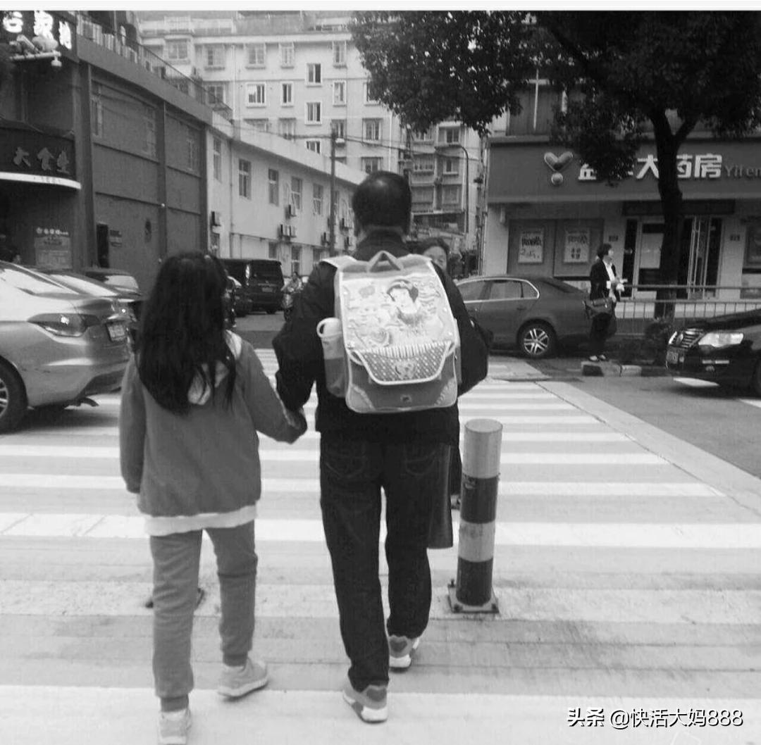 对于很多孩子上小学五六年级了，还要爷爷奶奶或父母送到校门口？你怎么看？：建议不让老人接送娃
