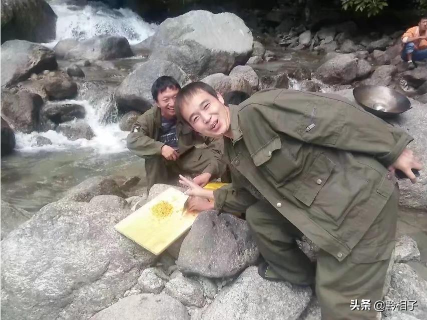 除了狼人杀还有什么桌游适合5～6个朋友聚会玩？