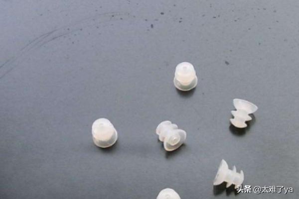 耳机脏了怎么清理（耳机脏了怎么清洗？）