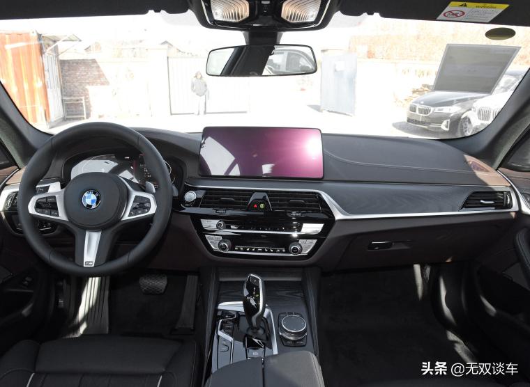 奔驰宝马车