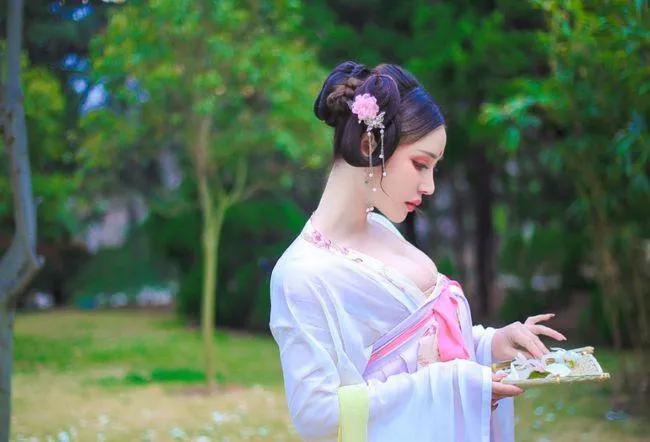 如果一个女孩对你说命苦,应该怎么安慰她呢?:苦命少女 如果一个女孩对你说命苦,应该怎么安慰她呢?:苦命少女