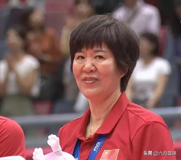阅兵观礼座二次利用（中国女排获得至高荣誉，压轴参加了观礼阅兵，你什么心情？）
