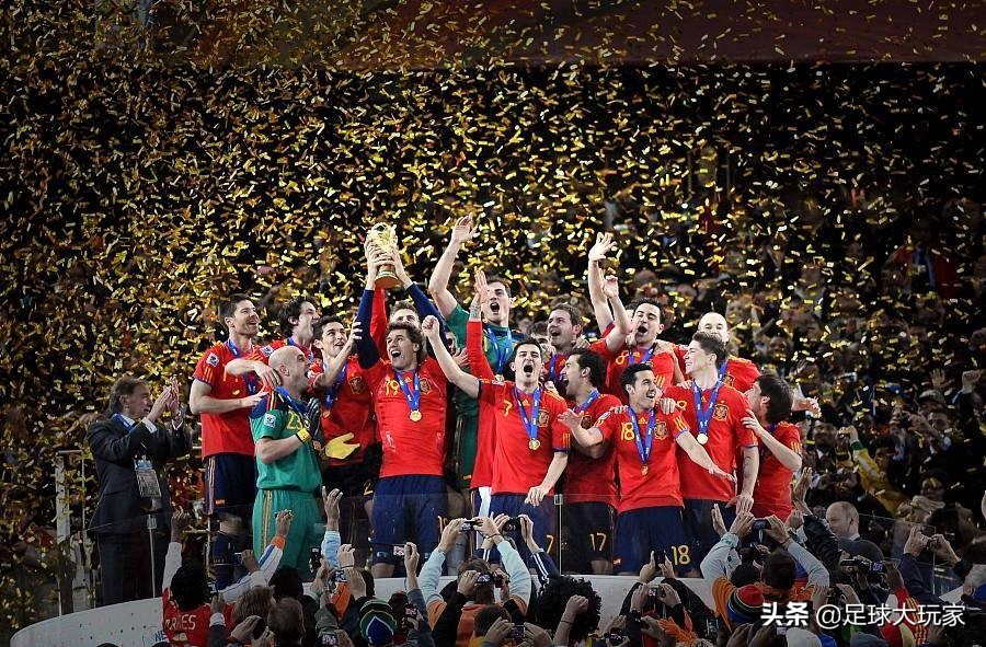 足球运动员的“大满贯”是如何定义的？又有哪些足球名将获此殊荣？