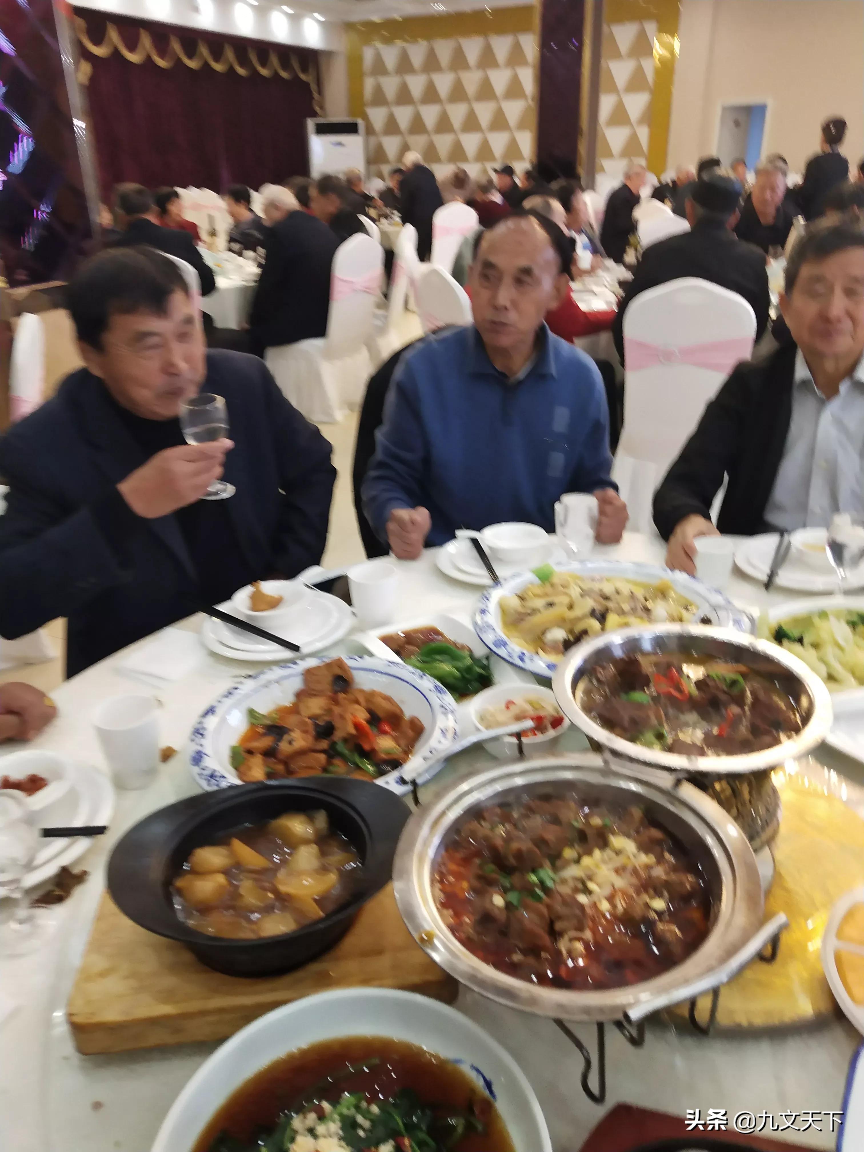 深圳一个公司领导拉帮结伙，全部安排自己老乡做下属，你怎么看？