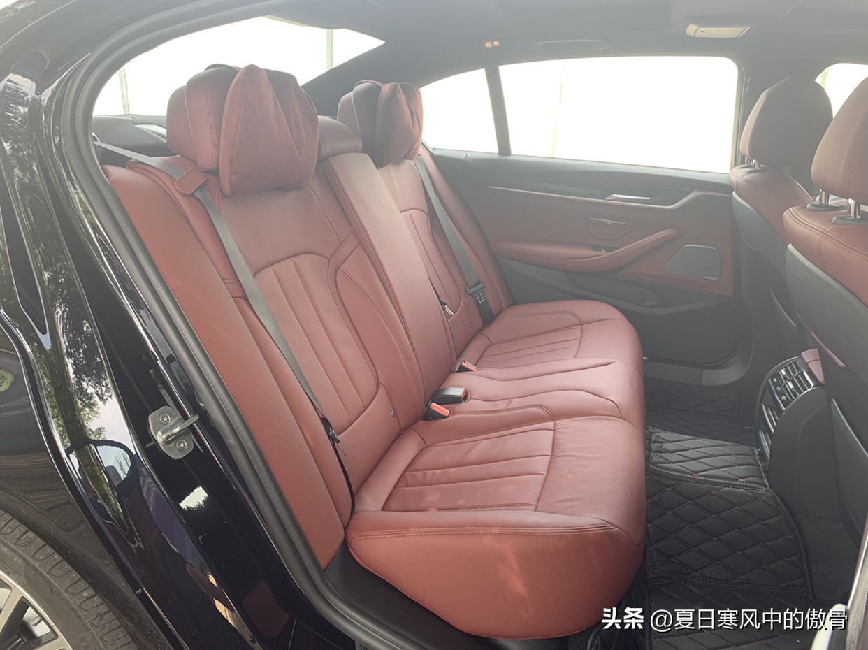 宝马炭黑色