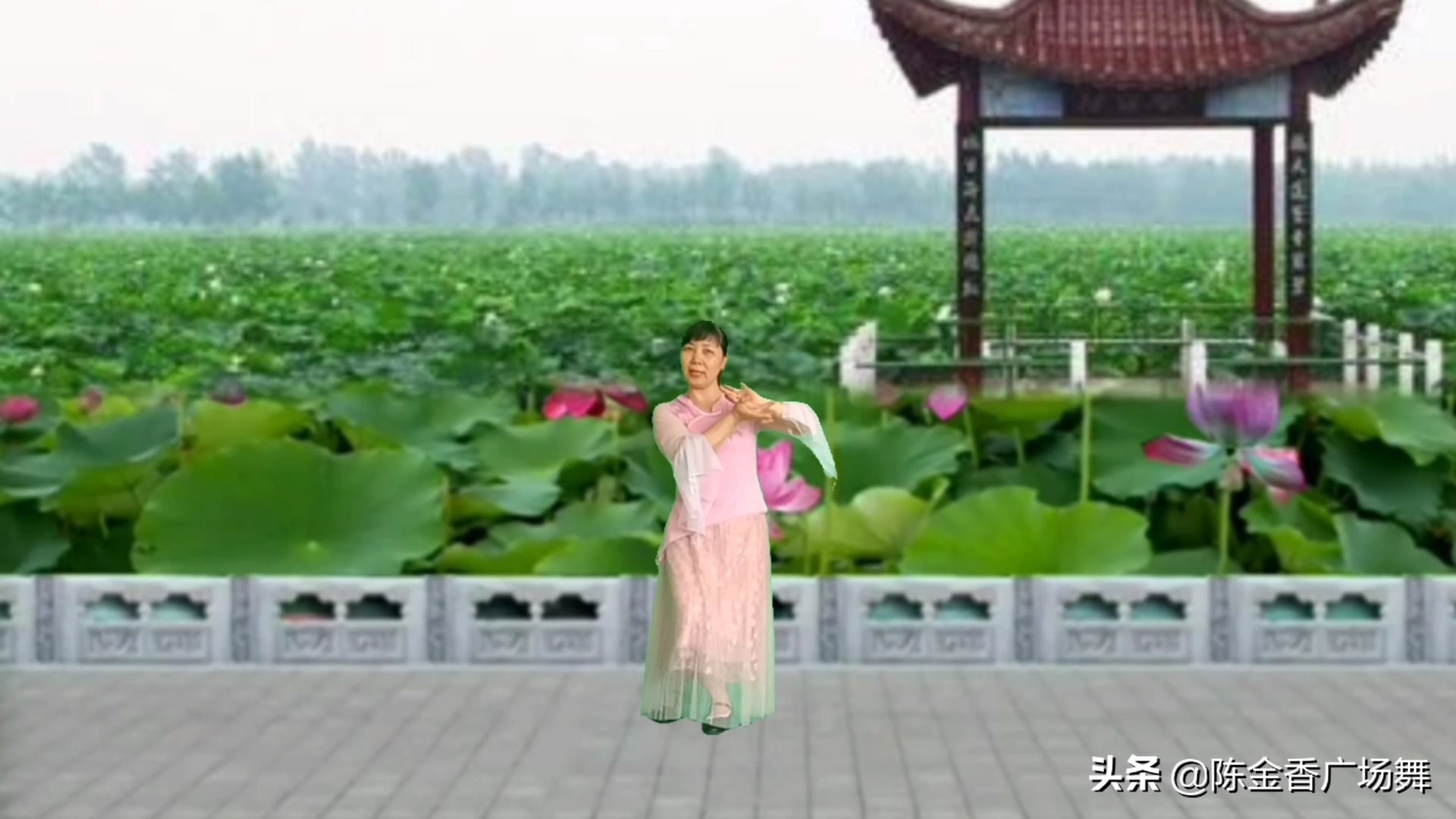 “安静得有点诡异！南宁大妈戴耳机跳广场舞：不扰民，没压力”，你怎么看？