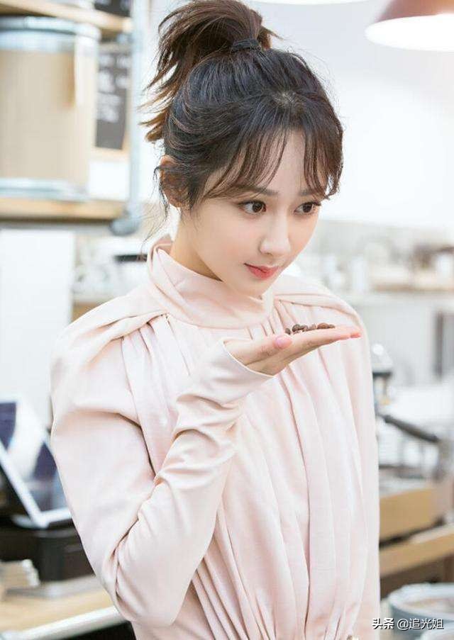 为什么有人说胡歌拍什么火什么，跟他合作的女星都能爆火，你对他转战主演电影有什么看法吗？：明星爆火是资本做局