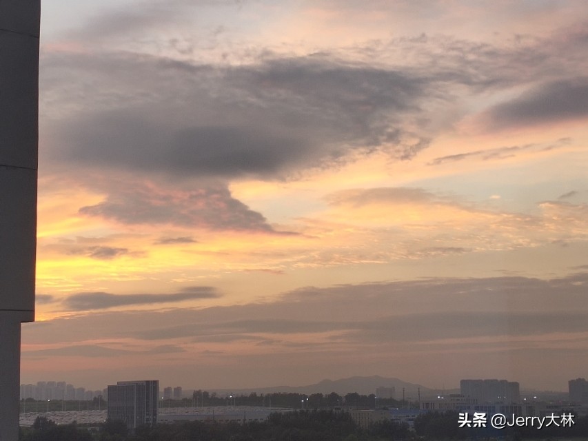 外卖员偷走西瓜（外卖点份奶茶，想叫骑手顺便买个西瓜，要求过分吗？）