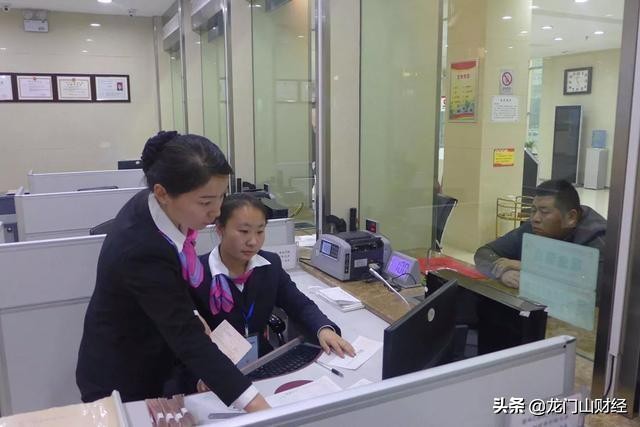 客户是否可以到银行查阅自己某笔交易的原始凭证？