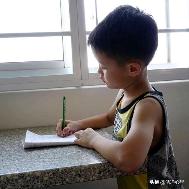 小孩作业热没了大哭