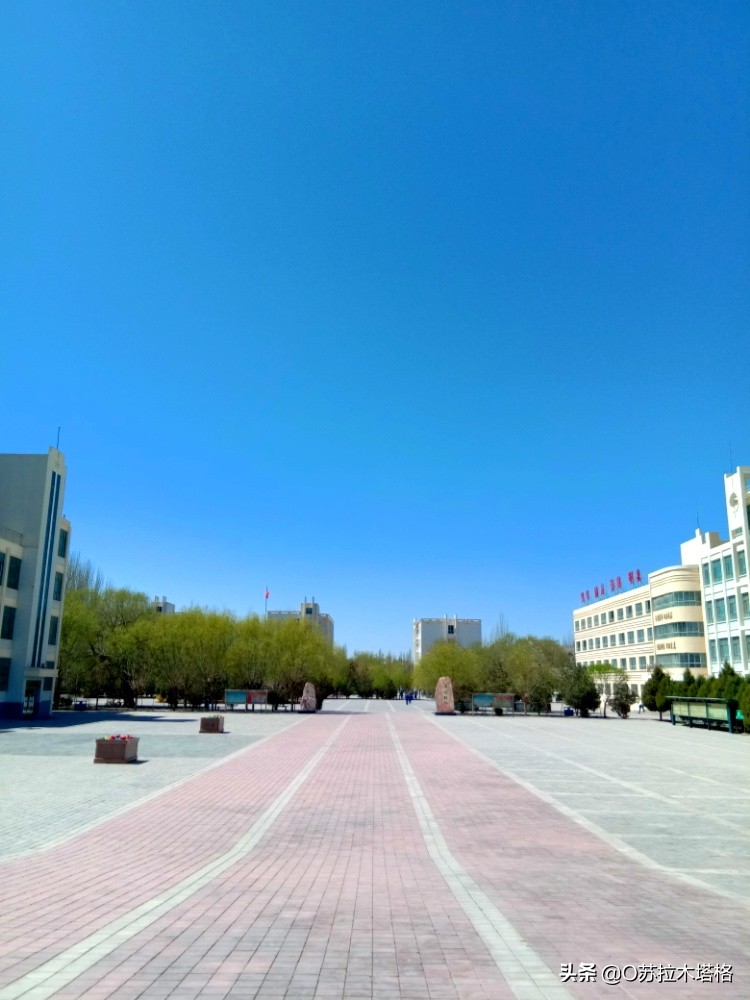 老师教室内猥亵女生
