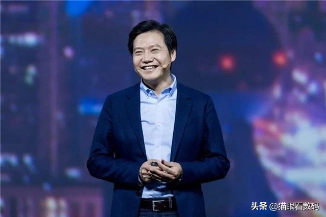 如何看待小米雷军在微博用iphone手机回复米粉？：雷军回应对标苹果