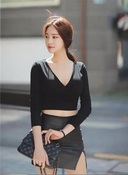 我女朋友跟我说我很真实,也不浮夸,还说我以后一定会对她好的,还会给她买包包衣服之类的,她说的是真? 我女朋友跟我说我很真实,也不浮夸,还说我以后一定会对她好的,还会给她买包包衣服之类的,她说的是真?