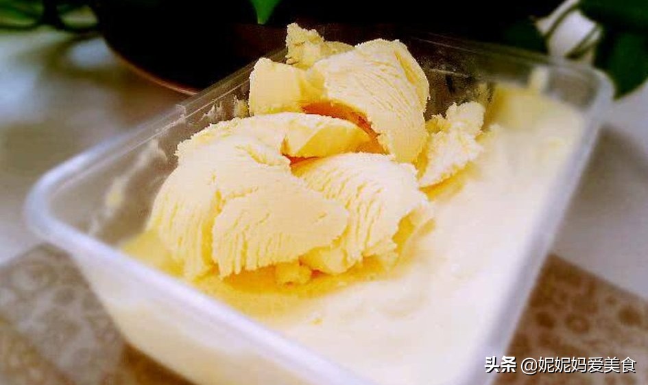 [香草冰激凌]香草的冰淇淋是什么颜色？