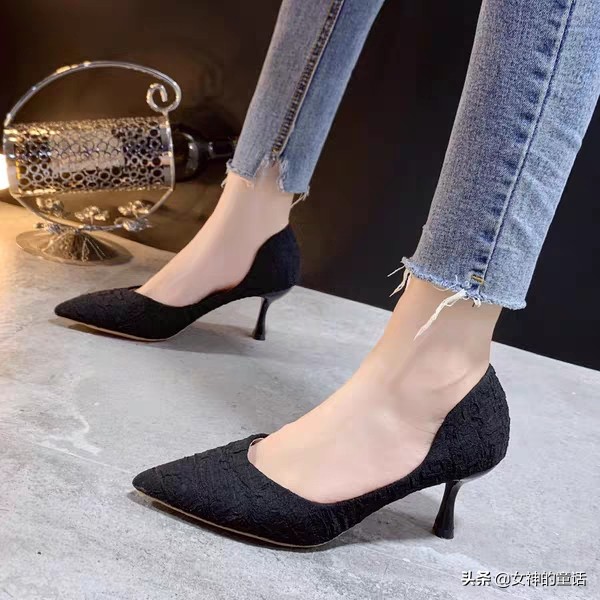 今天女款运动服装穿搭直播视频,女士泳衣穿搭的全过程?