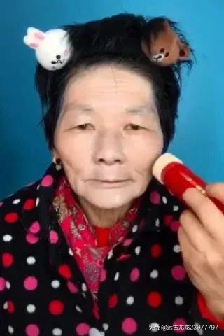 防衰老化妆技巧图片
