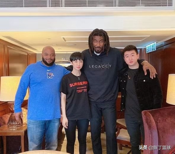 小斯CBA首秀选八一引热议，砍14+3被调侃不如周琦：福建这百万美元花的冤。你怎么看？