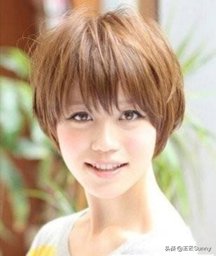 短脸发型化妆技巧
