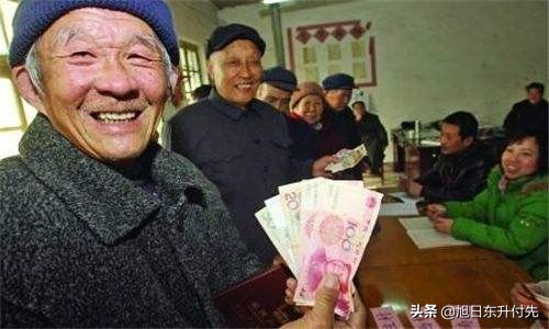 60岁有10万存款能养老吗？：建议10岁存养老钱