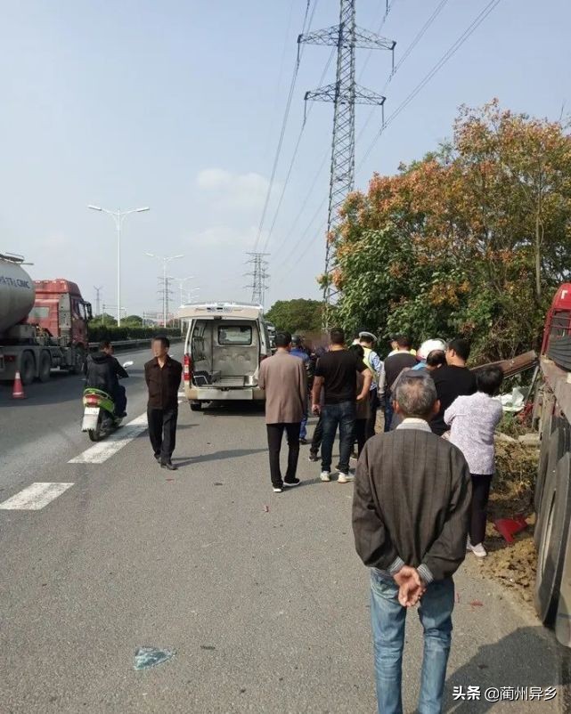 交通事故拖着对谁不利，