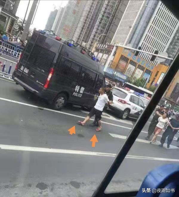 奔驰撞车