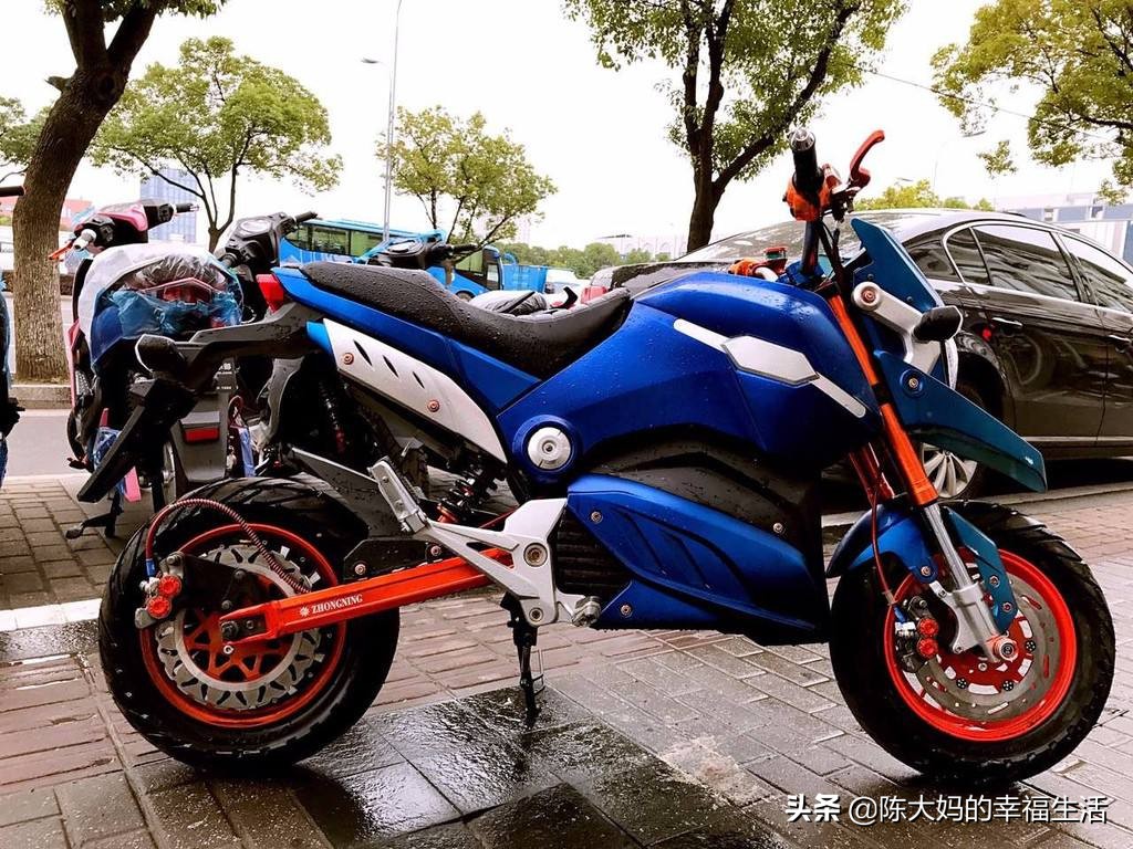 不会骑电瓶车的要知道哪些技巧？：怎么骑电动车