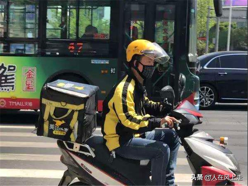 [暑假送外卖月入过万]大学生兼职送外卖丢人吗？