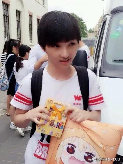 拳皇2002UM终极之战游戏画面的背景怎么提取出来高清壁纸图? 拳皇2002UM终极之战游戏画面的背景怎么提取出来高清壁纸图?