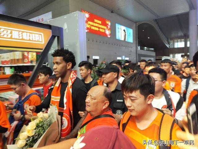 告别日！李霄鹏：2-0国安是吉尔的中超告别战，权敬源跪拜别天海，你怎么评价他们？