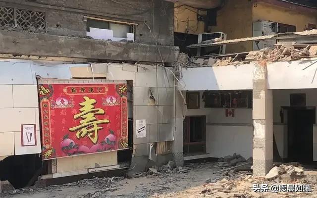两层饭店坍塌为什么会死那么多人？：一饭店房顶发生塌陷