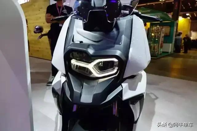 宝马踏板摩托车