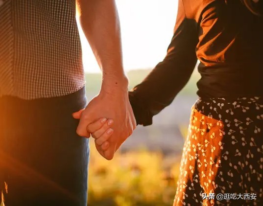 夫妇遇求助开门被杀一对夫妇在家中遇害