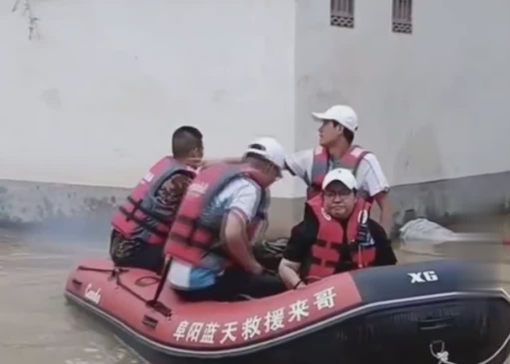 王一博随韩红慈善基金支援河南，是救援还是作秀？