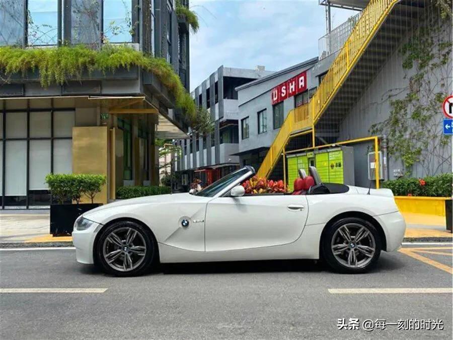 [富豪被大象踩踏身亡]现在人太会伪装了，象富豪似的，有多少人靠自巳努力买车买的？