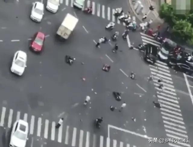 奔驰车祸