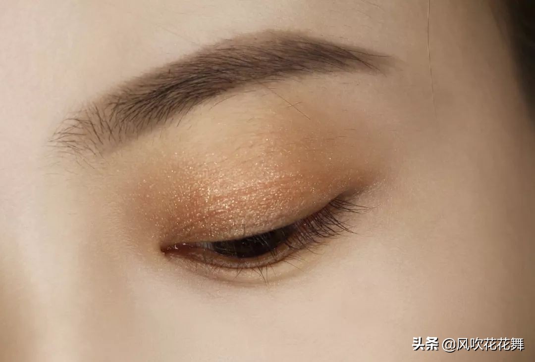 化妆后戴口罩技巧
