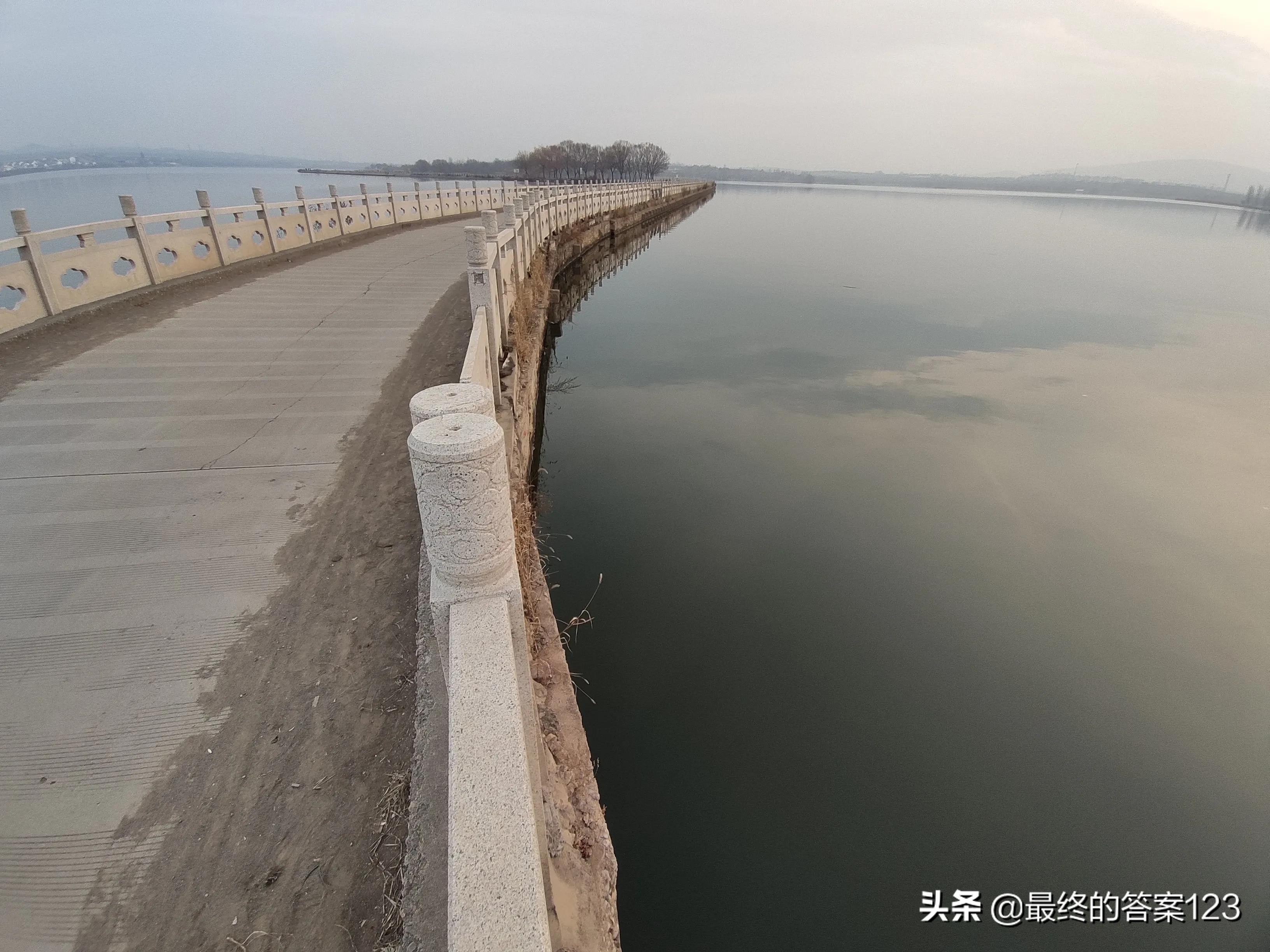 在情人家里发生关系被情人丈夫看到，致使其脑溢血死亡。犯法吗？：与情人发生关系猝死