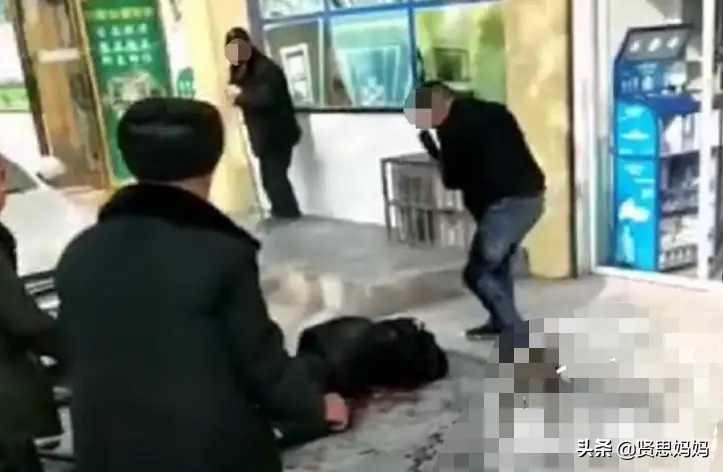 男子街头无差别砍人