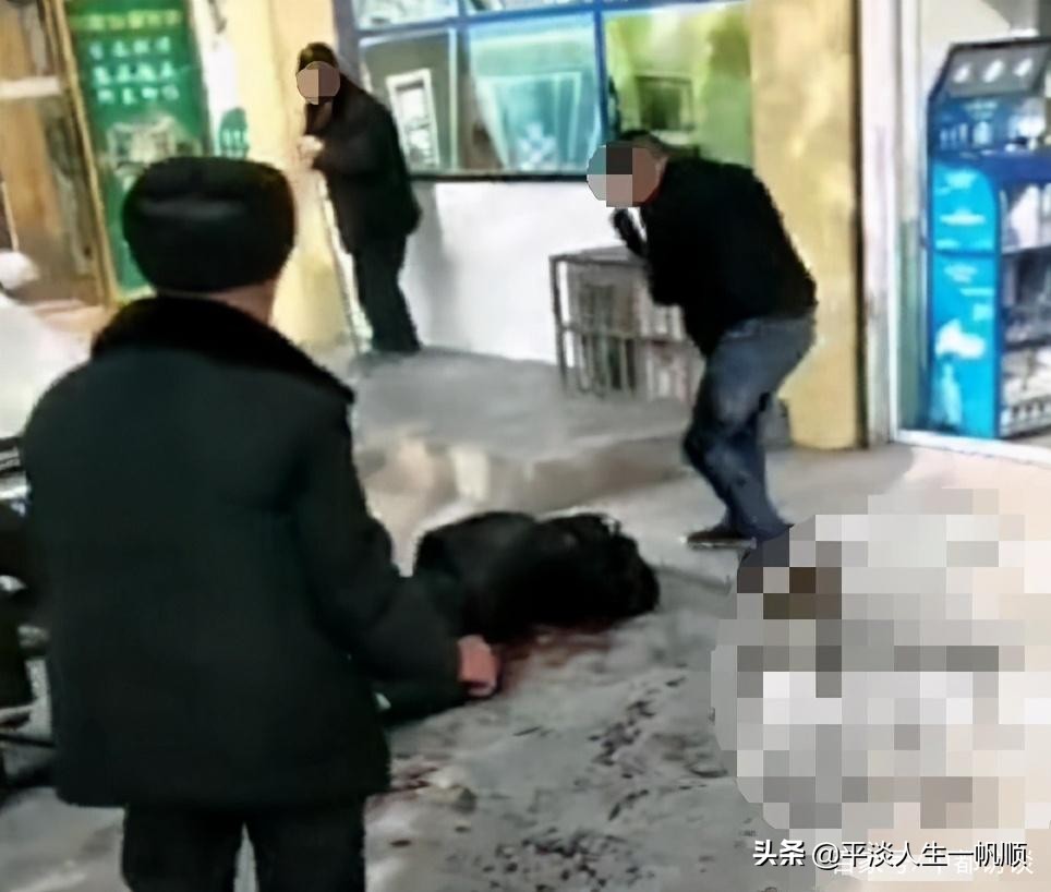 男子街头无差别砍人