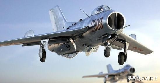 传说机型歼-6现身（歼6和f35b谁赢啊？能拦截b2吗？）